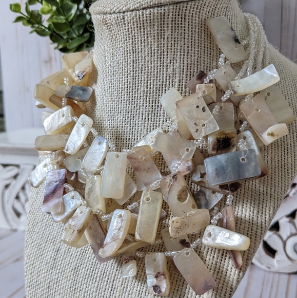 Multi-Strand Shell Cluster Necklace NWOT - Picture 6 of 8